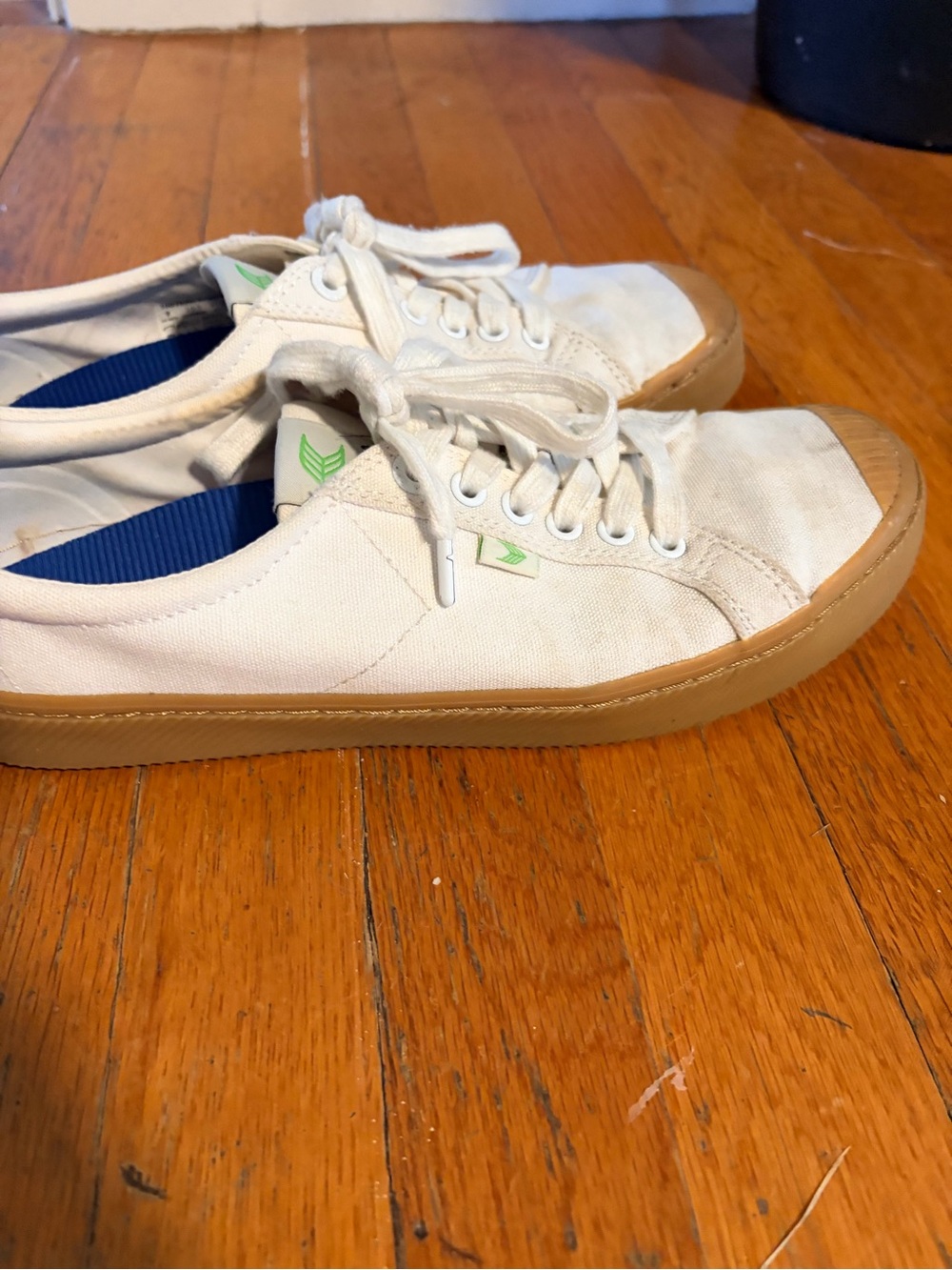 Cariuma White Canvas Sneakers with Gum Sole
